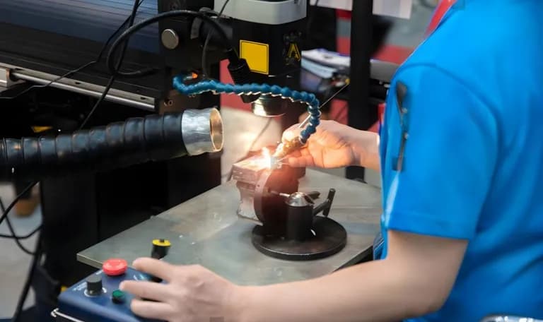 Industrial mold laser welding machines and precision laser welders used for die-mould repair and heavy-duty tool room maintenance.